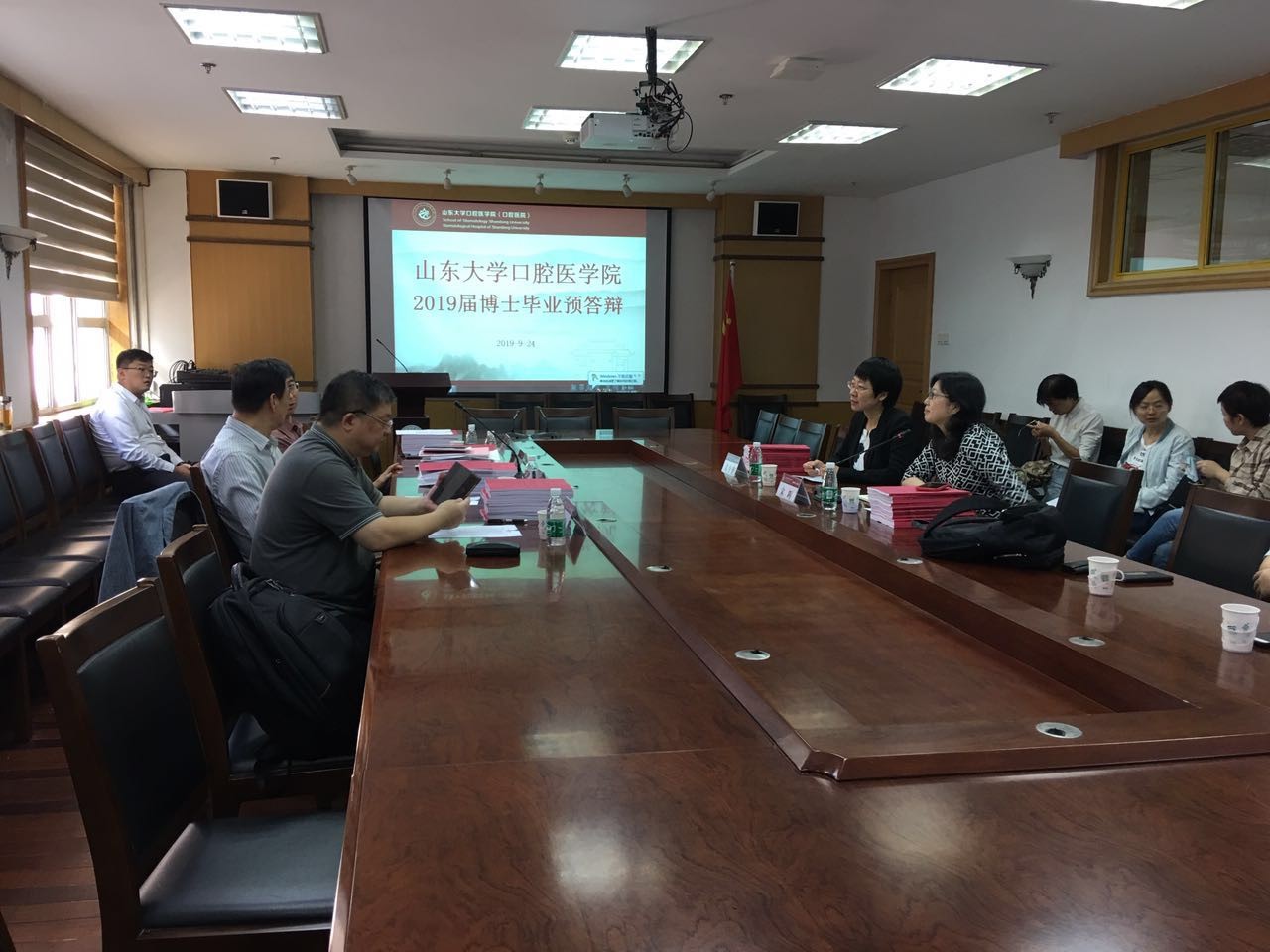 口腔医学院举行2019年下半年博士研究生论文预答辩会